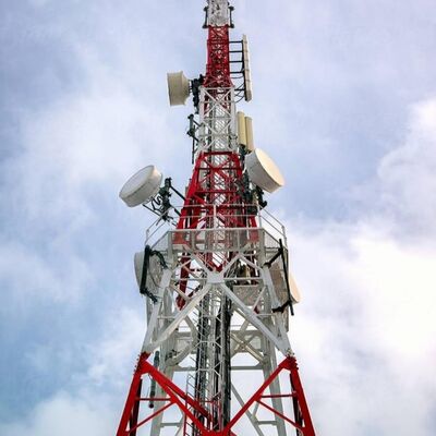 Ocynkowana wieża kratownicowa stalowa kątowa 4-nożna do projektowania sieci 5G i Wi-Fi