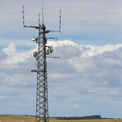 15 25 35M Wielosygnałowy 3-nożny rurowy stalowy ocynkowany samonośny Zewnętrzny 5G 4G Wifi Radio Wieża telekomunikacyjna