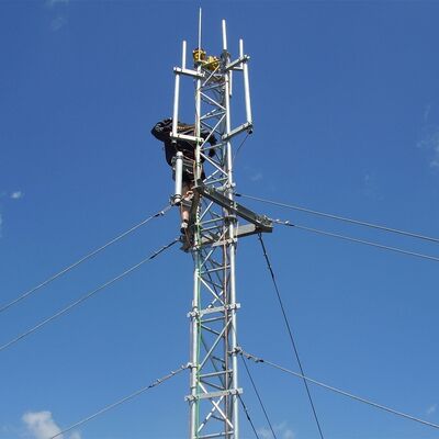 Odporna na korozję wieża z drutu odciągowego 20M 30M, długa żywotność do komunikacji w odległym obszarze