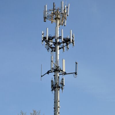 13 22 30-metrowa zintegrowana platforma Monopole Wieża komunikacyjna dla kompleksu szpitalnego
