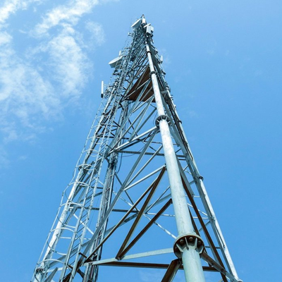44 m 54 m 66 m 74 metry 3-rurowa wieża telekomunikacyjna ocynkowana ogniowo do koncentratora terminala autobusowego 5G