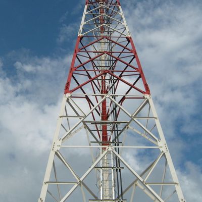 Wysokiej rozdzielczości trójkątne radio telekom 3 nogi rurkowaty stalowy wieża 40M/S