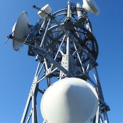 Gorąca galwanizowana wieża radiowa 5 km Wi-Fi telefon komórkowy satelitarny wieża radiowa mikrofalowa