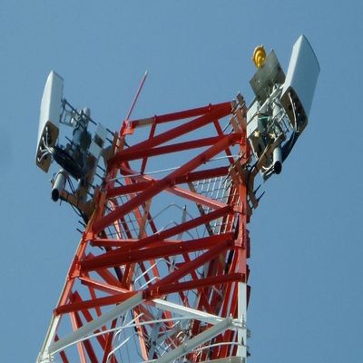 Telewizje satelitarne Sygnały mikrofalowe Radio Structure Steel Tower Komunikacje bezprzewodowe Mast 3 Legged Angular Steel Tower