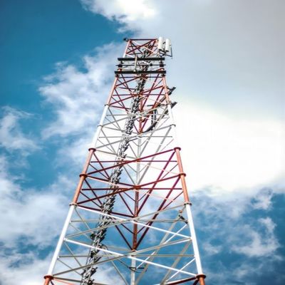 Samopodtrzymująca się wieża telekomunikacyjna 3 nogi Trójkątny kąt