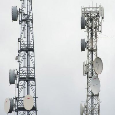 4 nogi, kąt, stal, żelazo, samodzielna wieża sieci telekomunikacyjnej i internetowa, bezprzewodowa antenka 5G