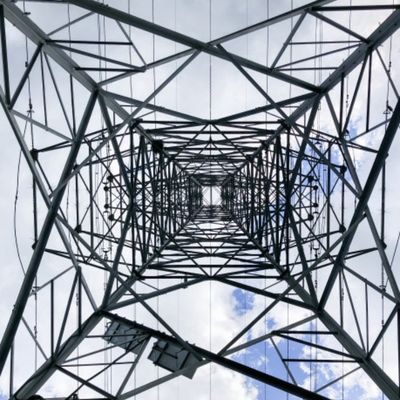 Elektryczna wysokonapięciowa wieża przesyłowa stalowy słup anteny monopol wieża