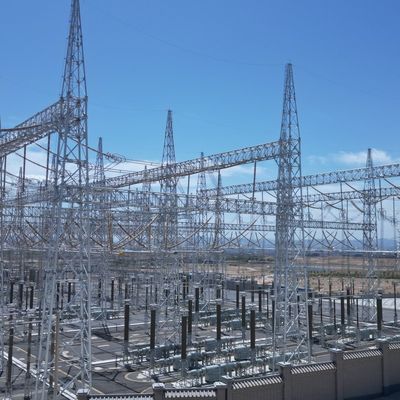 Wieża przesyłu energii elektrycznej z galwanizowanej stali