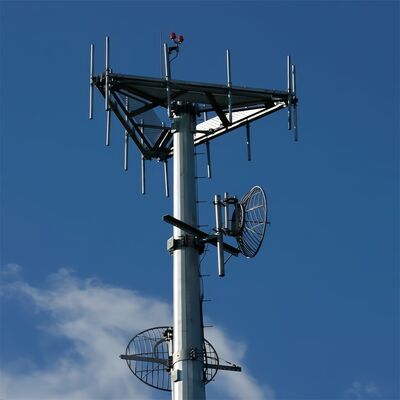Wieża monopolska, wieża telekomunikacyjna zbudowana ze stali miękkiej i wysokowytrzymałej, zgodna z normami projektowymi EN 1991-1-4 i EN 1993-3-1 dla zapewnienia wydajności