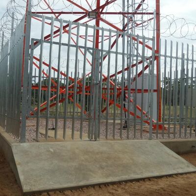 Wieża stalowa 4-nożna, kątowa wieża stalowa przeznaczona dla telekomunikacji, charakteryzująca się solidną konstrukcją i zgodnością z międzynarodowymi przepisami projektowymi