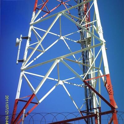Trójnożna, kątowa wieża stalowa, trójkątna wieża komunikacyjna bezprzewodowa ze stalą konstrukcyjną, w tym serie ASTM A36