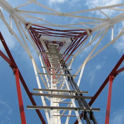 Trójnożna, kątowa wieża stalowa, trójkątna wieża komunikacyjna bezprzewodowa ze stalą konstrukcyjną, w tym serie ASTM A36