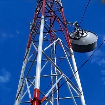 Guyed Wire Tower zaprojektował rozległe aplikacje podnoszenia pokrycia przy użyciu materiałów stalowych i sprawdzonych kodów projektowania inżynieryjnego