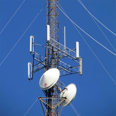 Guyed Wire Tower zaprojektował rozległe aplikacje podnoszenia pokrycia przy użyciu materiałów stalowych i sprawdzonych kodów projektowania inżynieryjnego