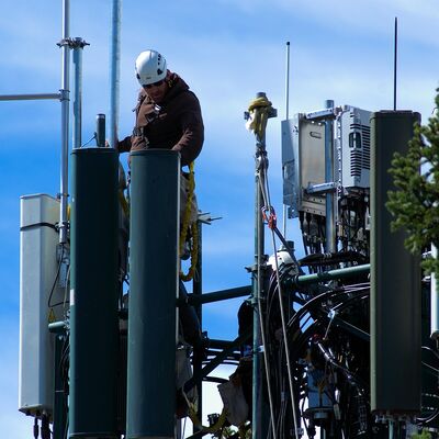 Trójkątna trójkąta, samopodtrzymująca się galwanizowana antena telekomunikacyjna wieża