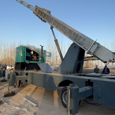 Wytrzymała wieża teleskopowa z odchyleniem pionowym mniejszym niż jedna na tysiąc, oferująca wydajność w zadaniach komunikacyjnych i oświetleniowych