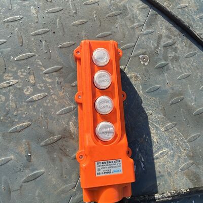 Wytrzymała wieża teleskopowa z odchyleniem pionowym mniejszym niż jedna na tysiąc, oferująca wydajność w zadaniach komunikacyjnych i oświetleniowych