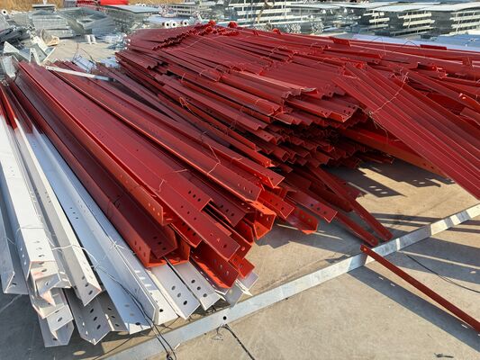 3 nogi kątowa wieża stalowa Trójkątna wieża z równym nachyleniem lub zmiennym nachyleniem i kątem stalowym przekroczeniem do komunikacji