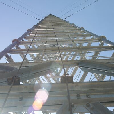 20m-60m Komunikacja bezprzewodowa Cena Żelazny przewód telekomunikacyjny 5g Antena radiowa WiFi ISP Wieża internetowa na sprzedaż