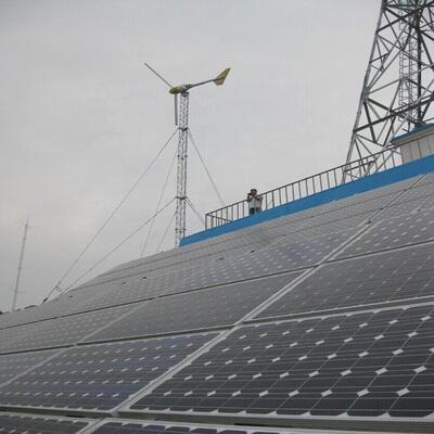 Wieża antenowa zasilana energią słoneczną Samonośna, ocynkowana 20 30 40M 4G 5G Maszt telekomunikacyjny poza siecią