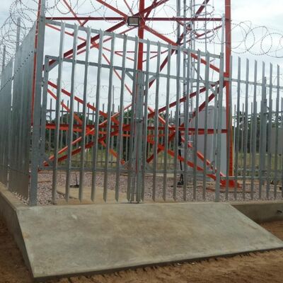 Wieża antenowa na energię słoneczną z samonośnym masztem ocynkowanym 20 30 40M 4G 5G