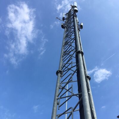 17 27 37M 3-nożny rurowy ocynkowany stalowy maszt wielopasmowy zewnętrzny 5G 4G mikrofalowy maszt komunikacyjny TV