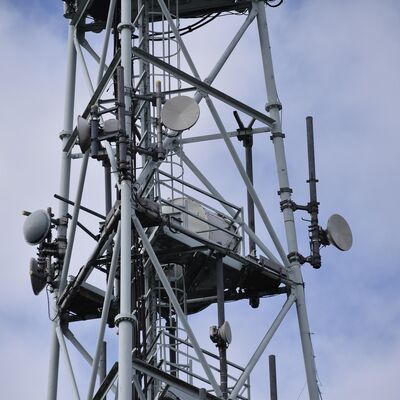 18 28 38M 3 nogi Stalowe rurowe Galwanizowane Wielofrekwencyjne Wieża Komunikacyjna 5G 4G Wi-Fi TV Broadcast