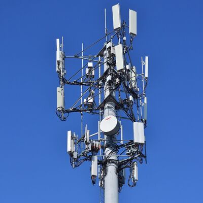 14 20 26M Kompaktowy rozmiar Monopole Stal ocynkowana Samonośna zewnętrzna satelita 5G 4G Mała powierzchnia Wieża telekomunikacyjna