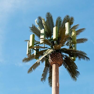 Wieża Bionic Tree o wysokości 38 m, wykonana ze stali ocynkowanej i tworzyw sztucznych odpornych na promieniowanie UV, zapewniająca trwałość i odporność na korozję