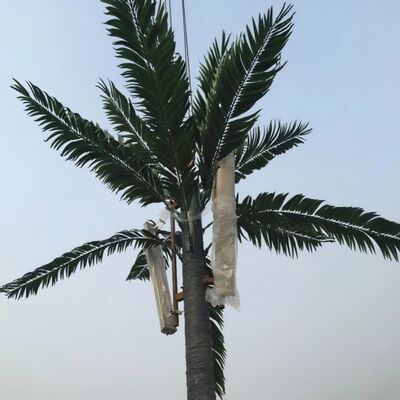 Bioniczna wieża drzew z wyglądem drzewa z gałęziami i pniami z włókna szklanego dla płynnego mieszania krajobrazu