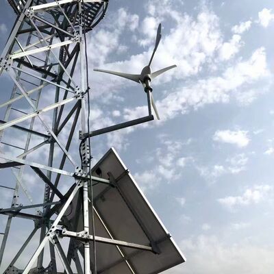 15 22 38M 4-nożna, kątowa wieża telekomunikacyjna poza siecią, ze stali ocynkowanej i baterią podtrzymującą do komunikacji awaryjnej