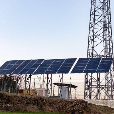 Wieża komunikacyjna kompatybilna z energią odnawialną do monitorowania farm wiatrowych