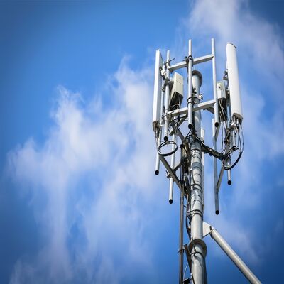 10M 20M Monopole Niskoprofilowa wieża komunikacyjna dla małych komórek, do montażu na dachu w celu wzmocnienia sygnału 5G