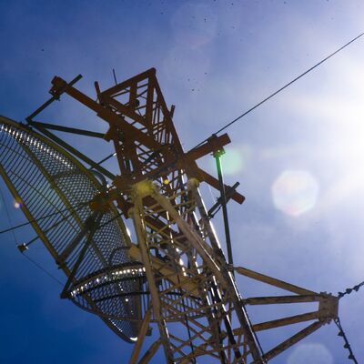 Lekka wieża z drutem odciągowym Szybka instalacja dla zasięgu wiejskiej sieci bezprzewodowej