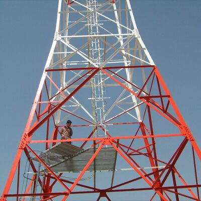 Niestandardowa wysokość 4-nożna stalowa wieża kątowa dla kompleksu handlowego 5G