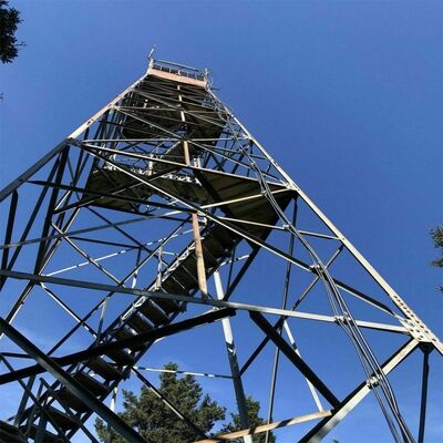 Wieżowa wieża obserwacyjna ze stali ocynkowanej, wieża strażnicza, wieża monitoringu bezpieczeństwa, konstrukcja kratownicowa do zapobiegania pożarom lasów i wsparcia obserwacji z dużej wysokości